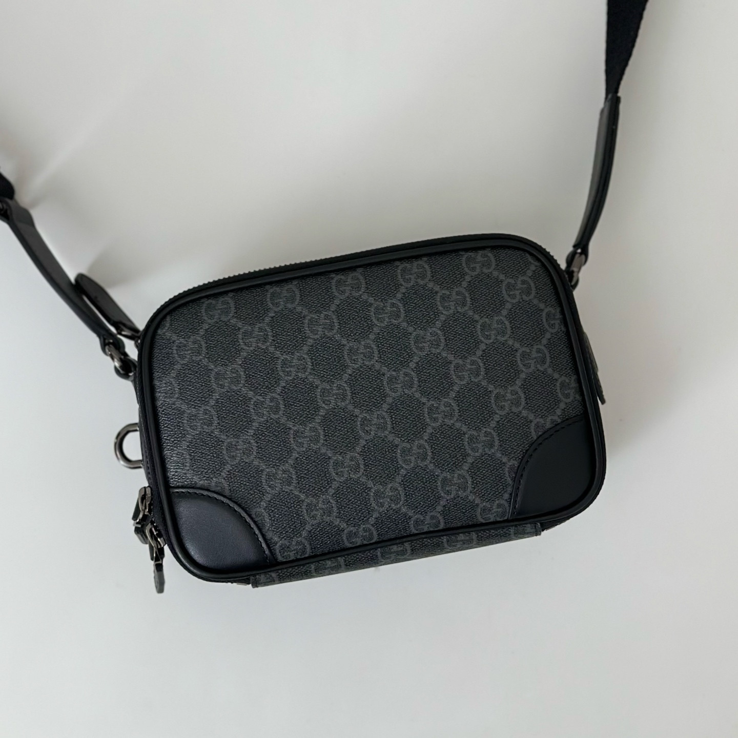 G*u*i gg emblem mini crossbody bag 19x12.5x7cm